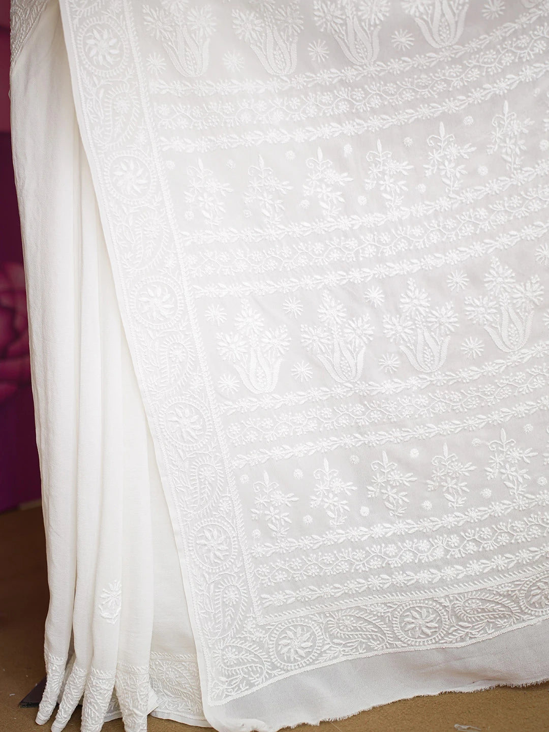 Ada Hand Embroidered White Pure Georgette Lucknowi Chikankari Saree With Blouse 01A555935