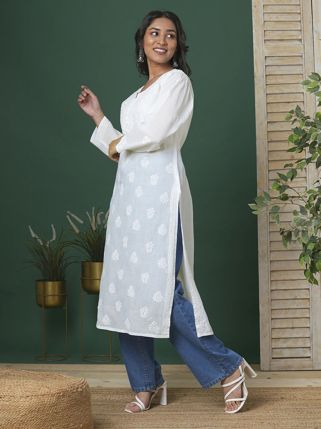 Ada Hand Embroidered White Cotton Lucknowi Chikankari Straight Kurta A100424