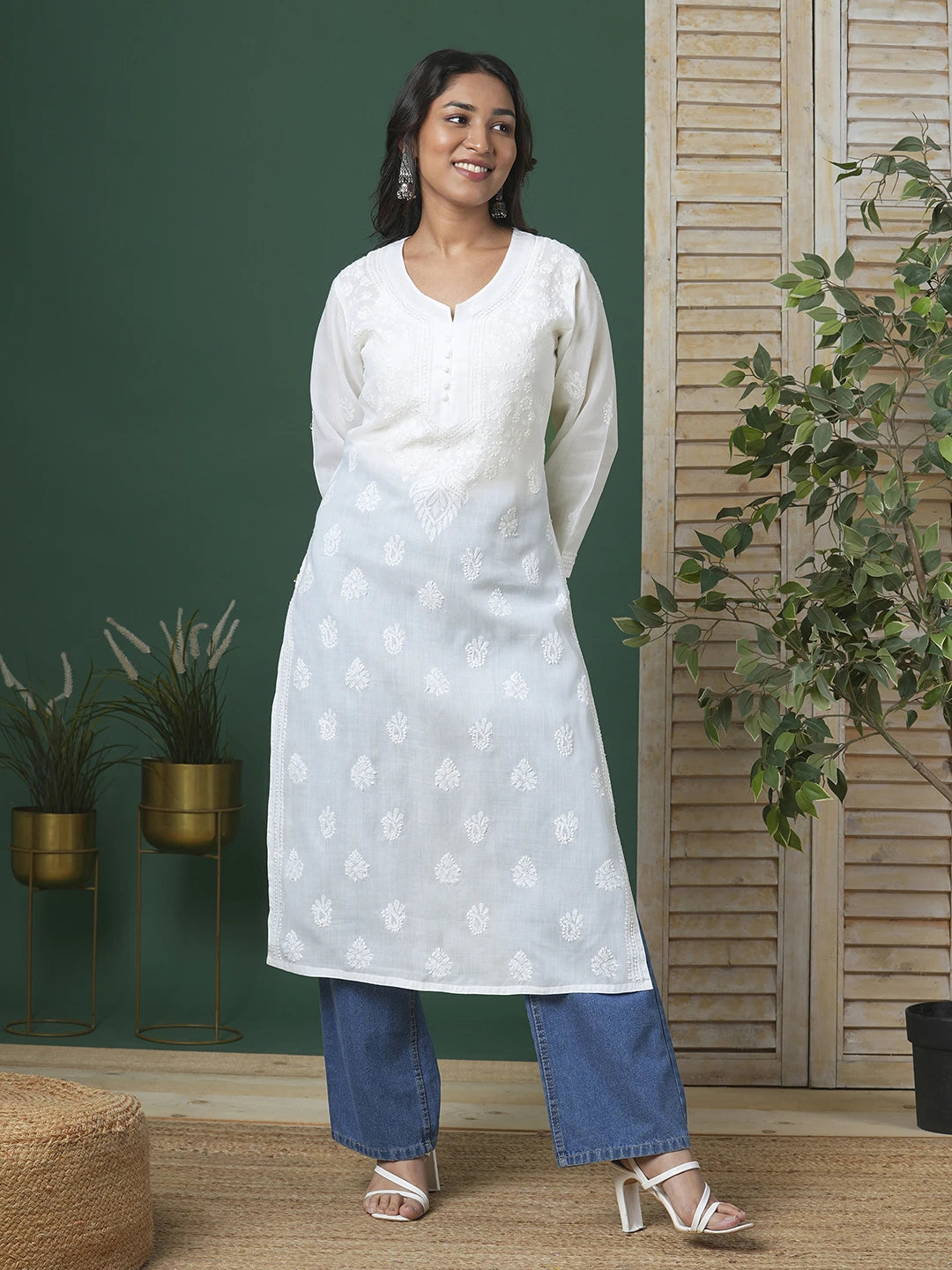 Ada Hand Embroidered White Cotton Lucknowi Chikankari Straight Kurta A100424