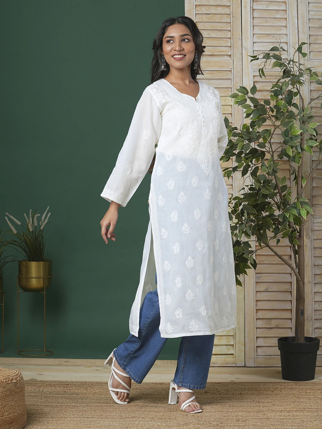 Ada Hand Embroidered White Cotton Lucknowi Chikankari Straight Kurta A100424