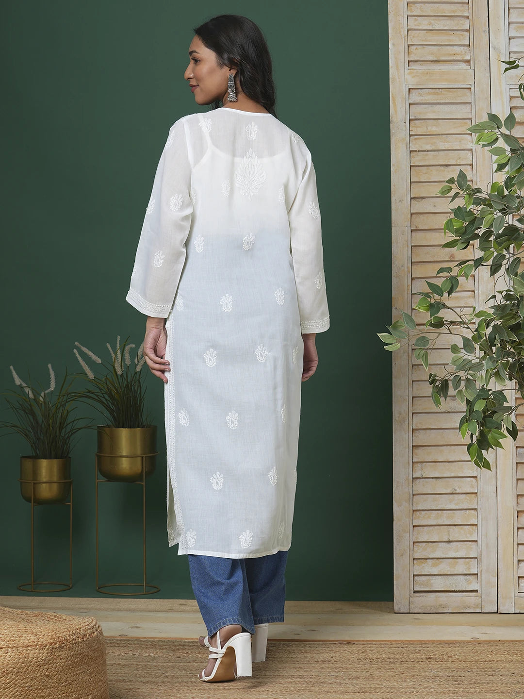 Ada Hand Embroidered White Cotton Lucknowi Chikankari Straight Kurta A100424