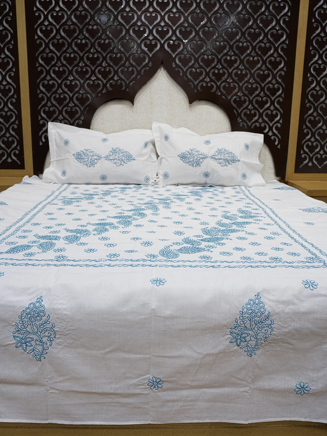 Ada Hand Embroidered White Cotton Lucknowi Chikankari Bed Sheet With Pillow Cover Set 01A608531
