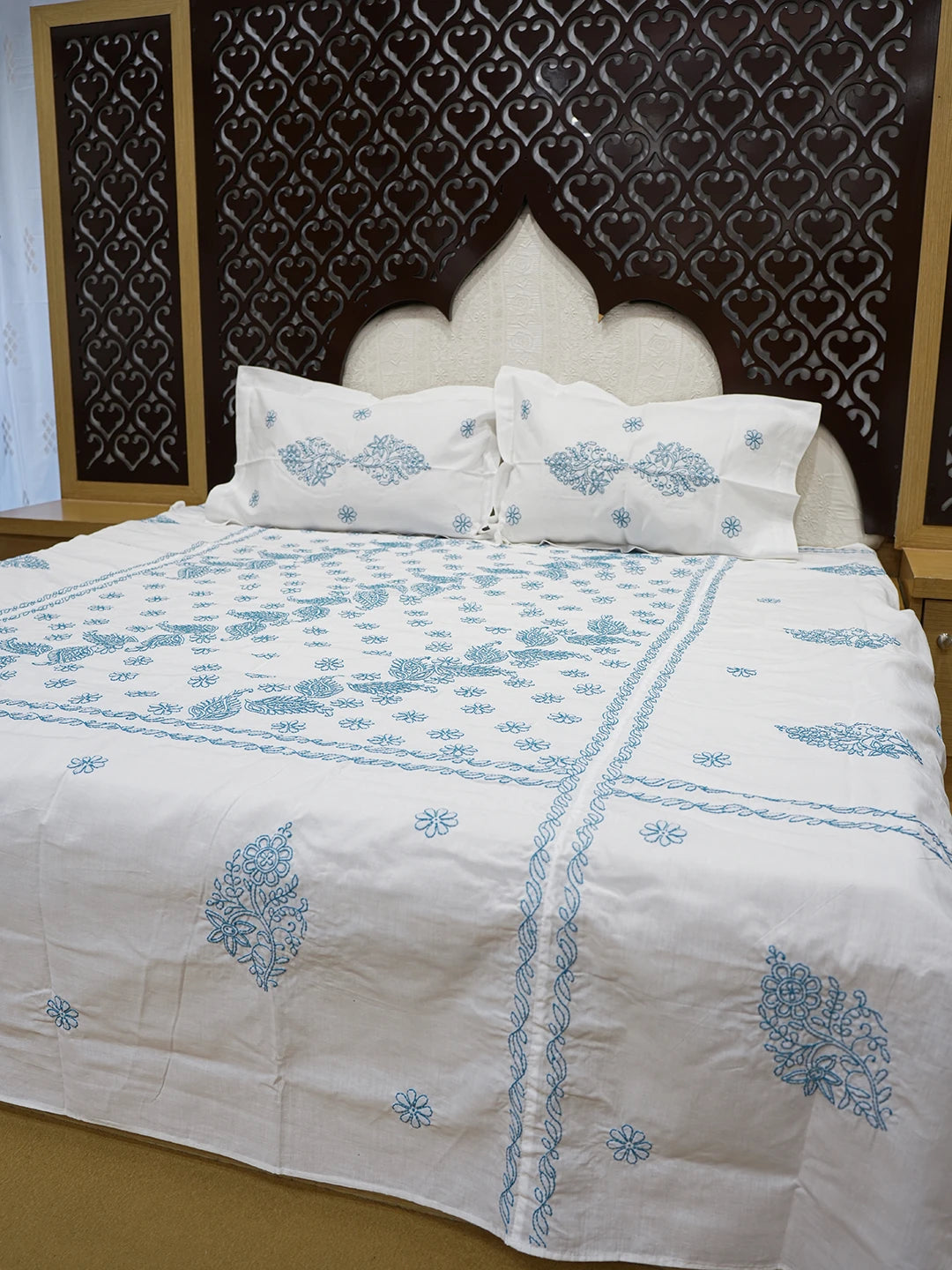 Ada Hand Embroidered White Cotton Lucknowi Chikankari Bed Sheet With Pillow Cover Set 01A608531