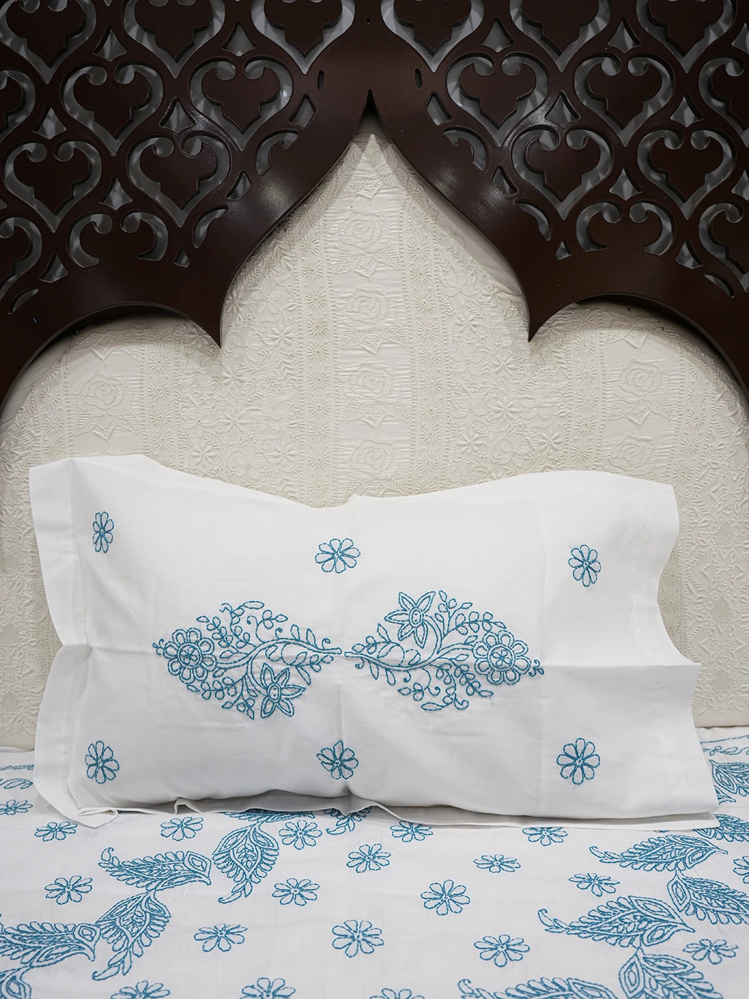 Ada Hand Embroidered White Cotton Lucknowi Chikankari Bed Sheet With Pillow Cover Set 01A608531