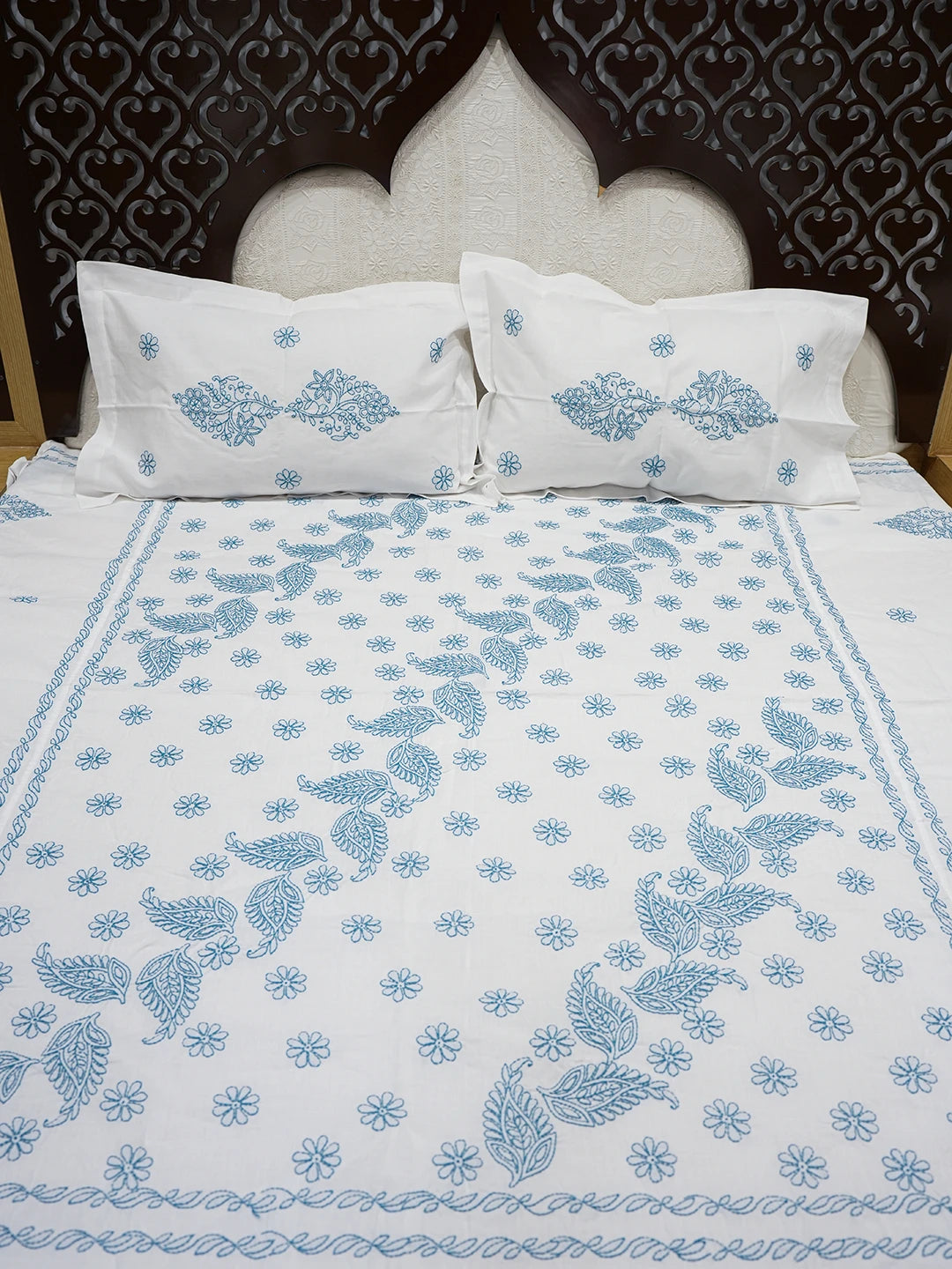 Ada Hand Embroidered White Cotton Lucknowi Chikankari Bed Sheet With Pillow Cover Set 01A608531
