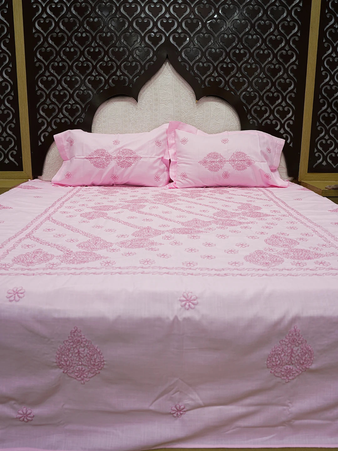 Ada Hand Embroidered Pink Linen Lucknowi Chikankari Bed Sheet With Pillow Cover Set 01A599680
