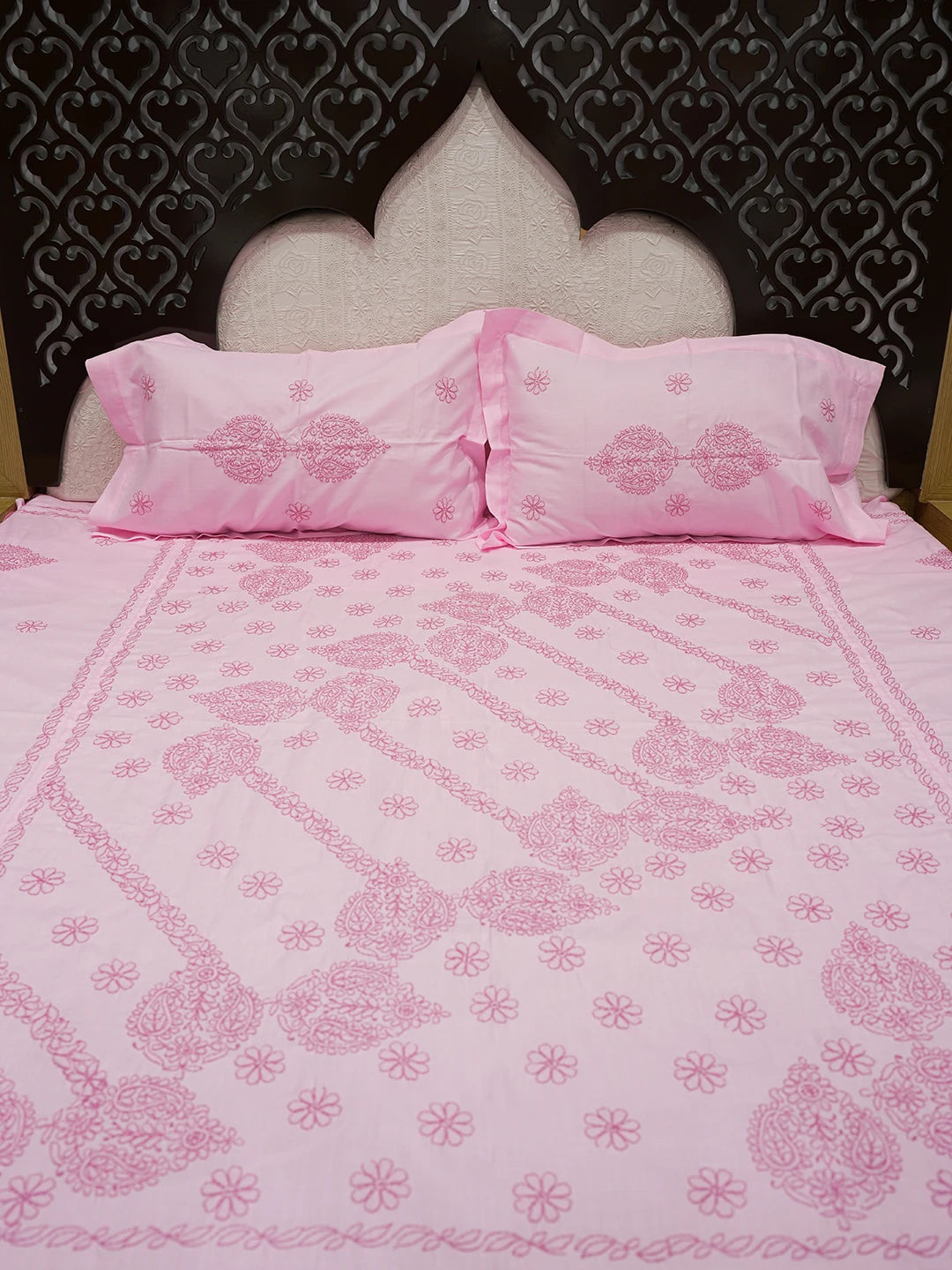 Ada Hand Embroidered Pink Linen Lucknowi Chikankari Bed Sheet With Pillow Cover Set 01A599680