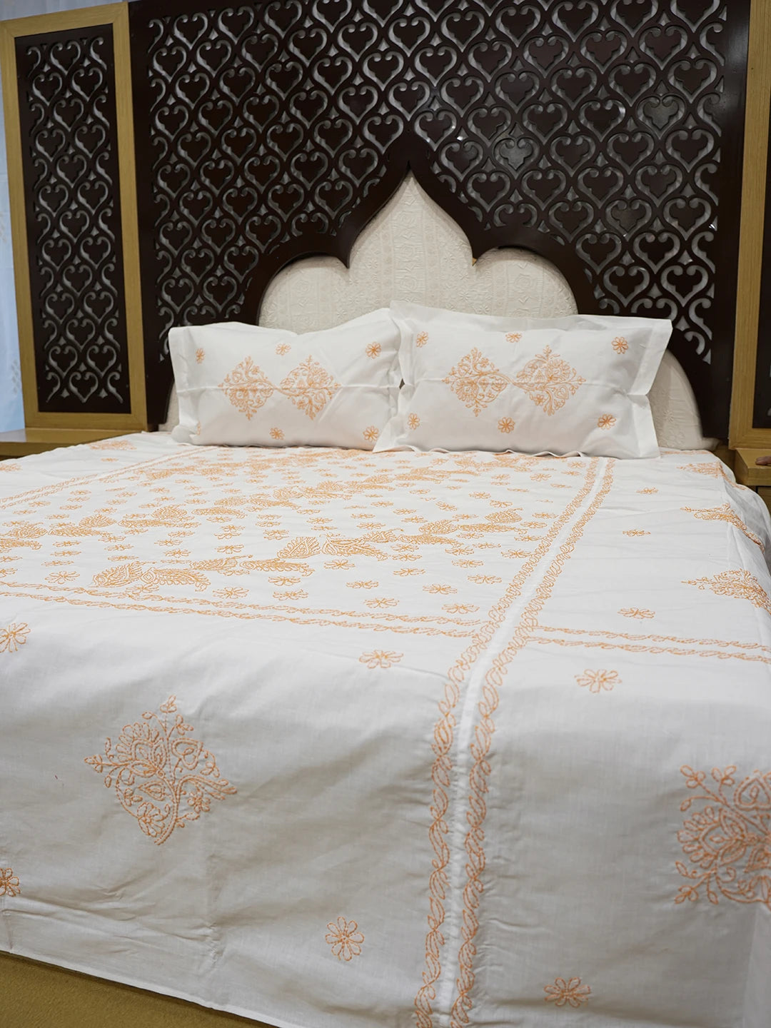 Ada Hand Embroidered White Cotton Lucknowi Chikankari Bed Sheet With Pillow Cover Set 01A608532