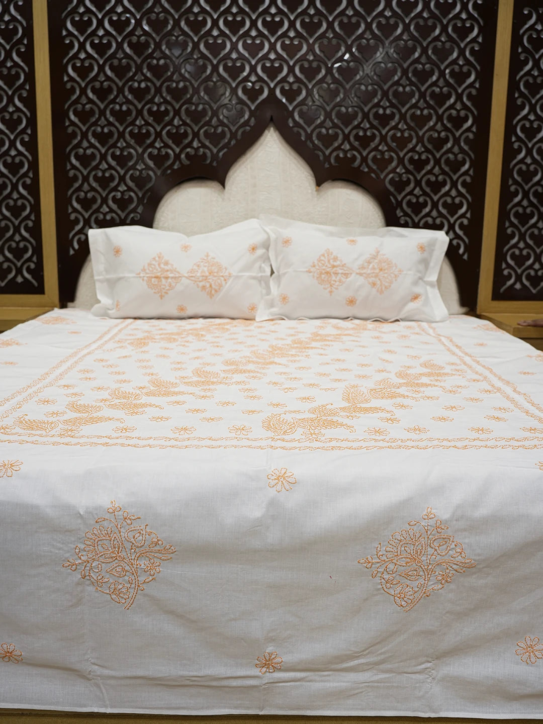 Ada Hand Embroidered White Cotton Lucknowi Chikankari Bed Sheet With Pillow Cover Set 01A608532