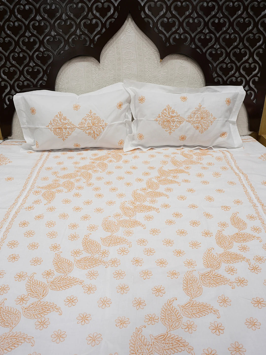 Ada Hand Embroidered White Cotton Lucknowi Chikankari Bed Sheet With Pillow Cover Set 01A608532