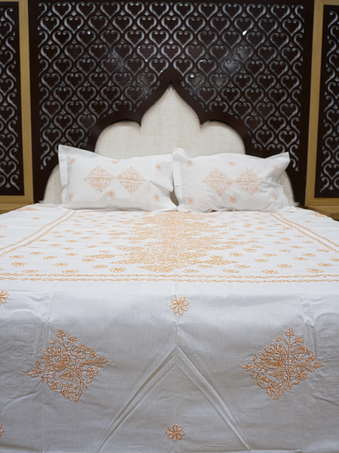 Ada Hand Embroidered White Cotton Lucknowi Chikankari Bed Sheet With Pillow Cover Set 01A608534