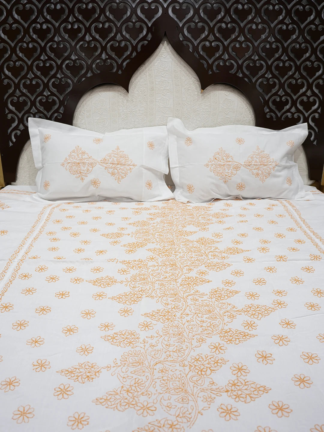 Ada Hand Embroidered White Cotton Lucknowi Chikankari Bed Sheet With Pillow Cover Set 01A608534