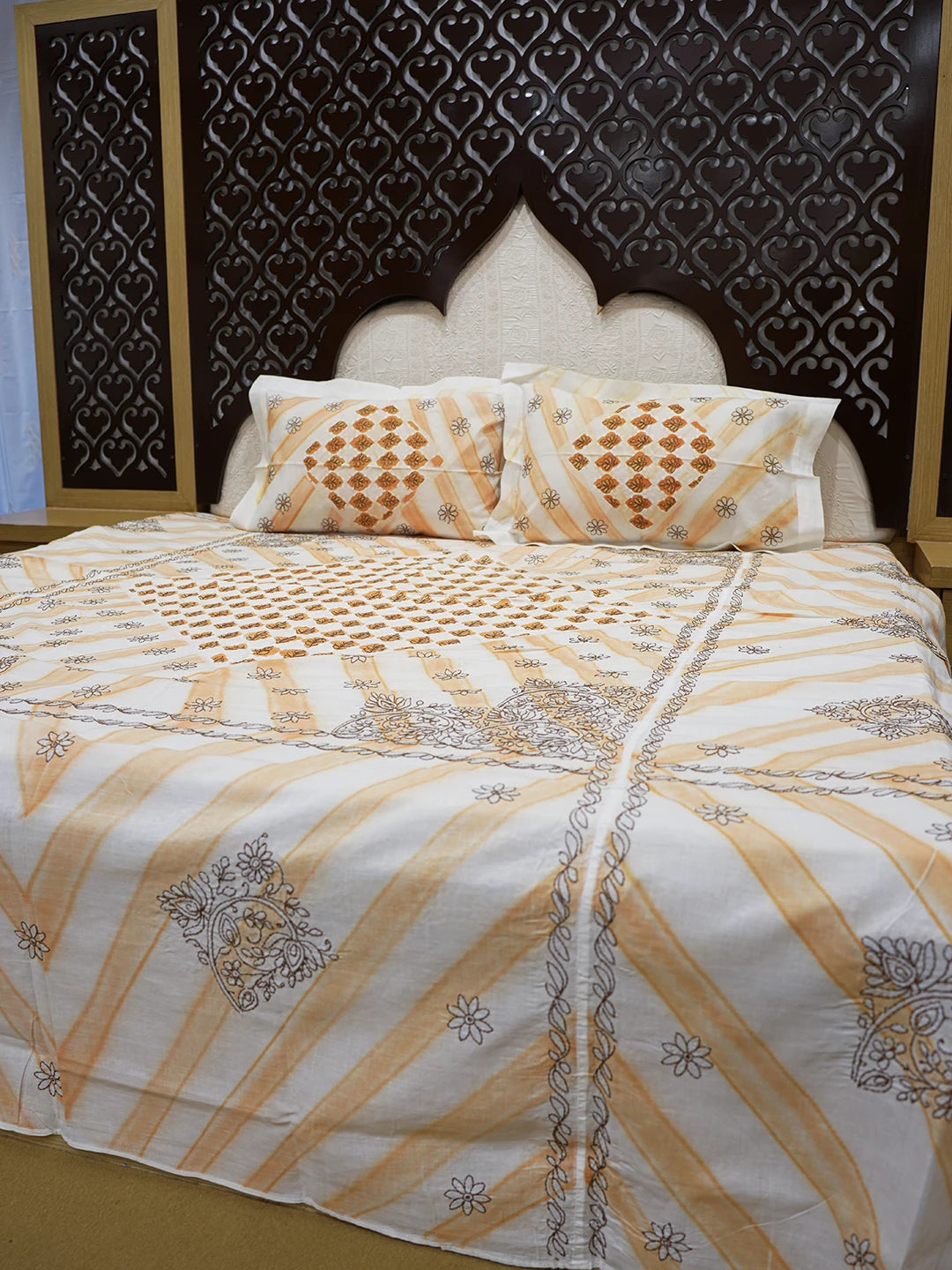 Ada Hand Embroidered White And Peach Cotton Lucknowi Chikankari Bed Sheet With Pillow Cover Set 01A600210
