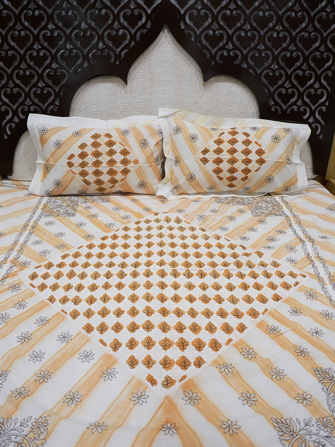 Ada Hand Embroidered White And Peach Cotton Lucknowi Chikankari Bed Sheet With Pillow Cover Set 01A600210