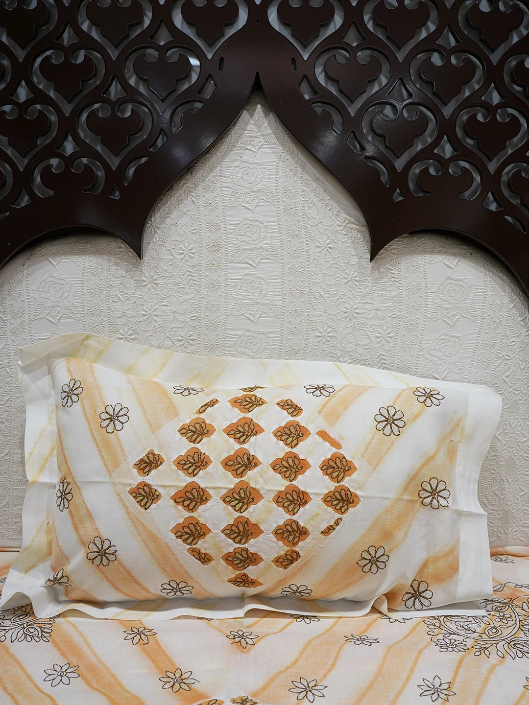 Ada Hand Embroidered White And Peach Cotton Lucknowi Chikankari Bed Sheet With Pillow Cover Set 01A600210