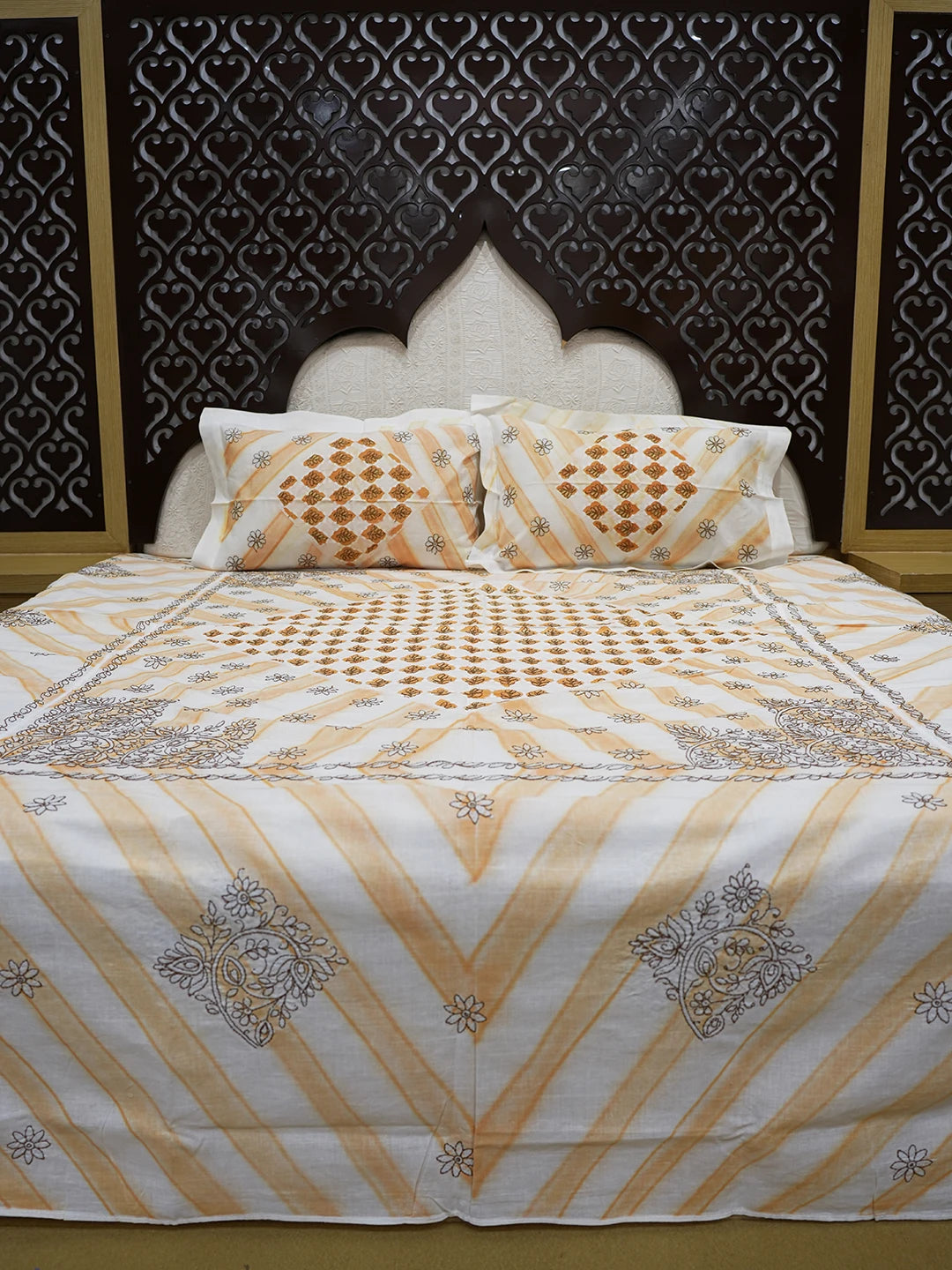 Ada Hand Embroidered White And Peach Cotton Lucknowi Chikankari Bed Sheet With Pillow Cover Set 01A600210