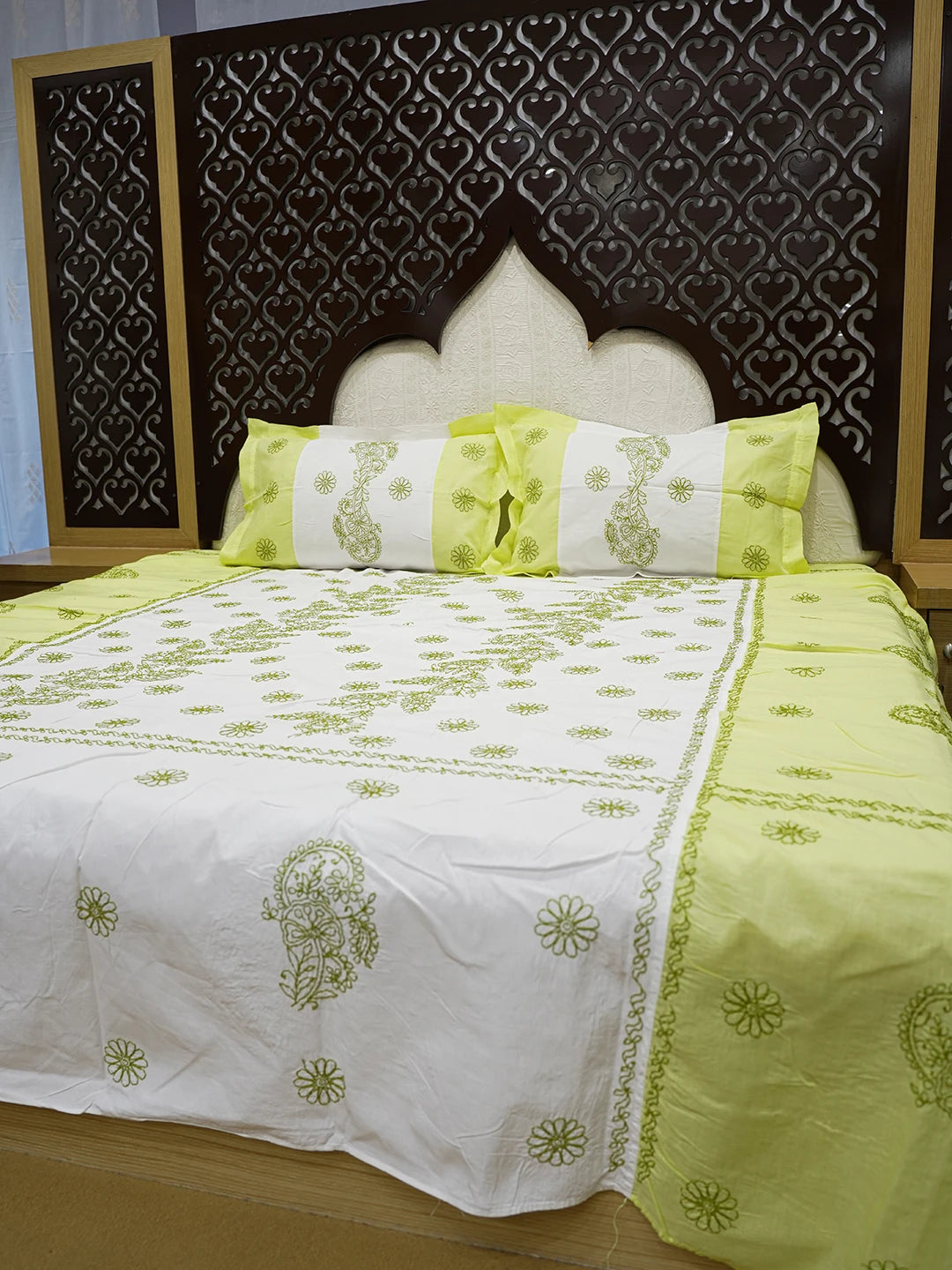 Ada Hand Embroidered White And Lime Green Cotton Lucknowi Chikankari Bed Sheet With Pillow Cover Set 01A599221
