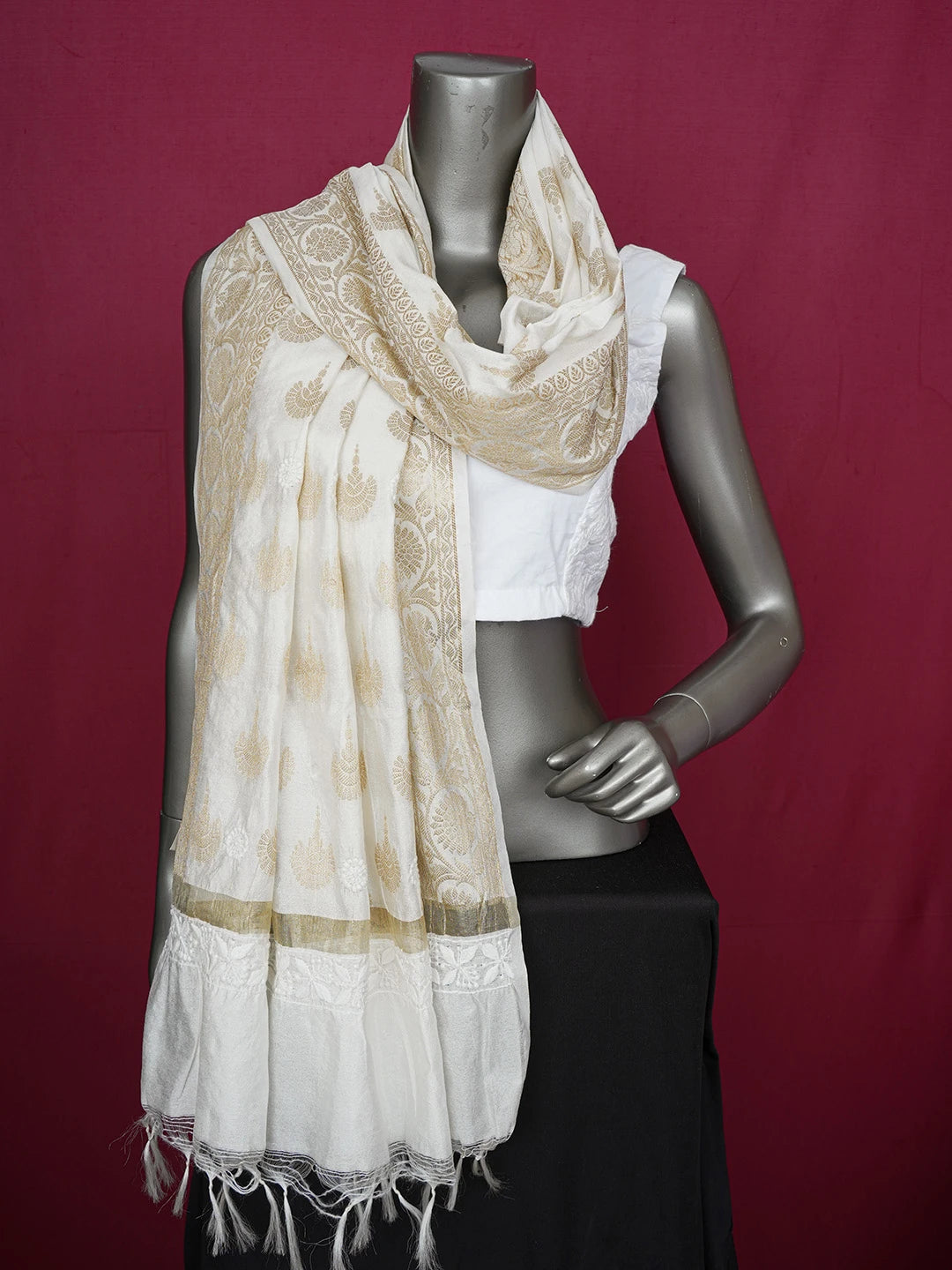 Ada Hand Embroidered White Chanderi Lucknowi Chikankari Dupatta With Zari Work 01A496003