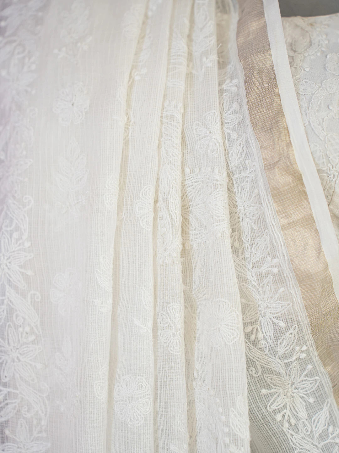 Ada Hand Embroidered White Kota Lucknowi Chikankari Saree With Blouse 01A646413