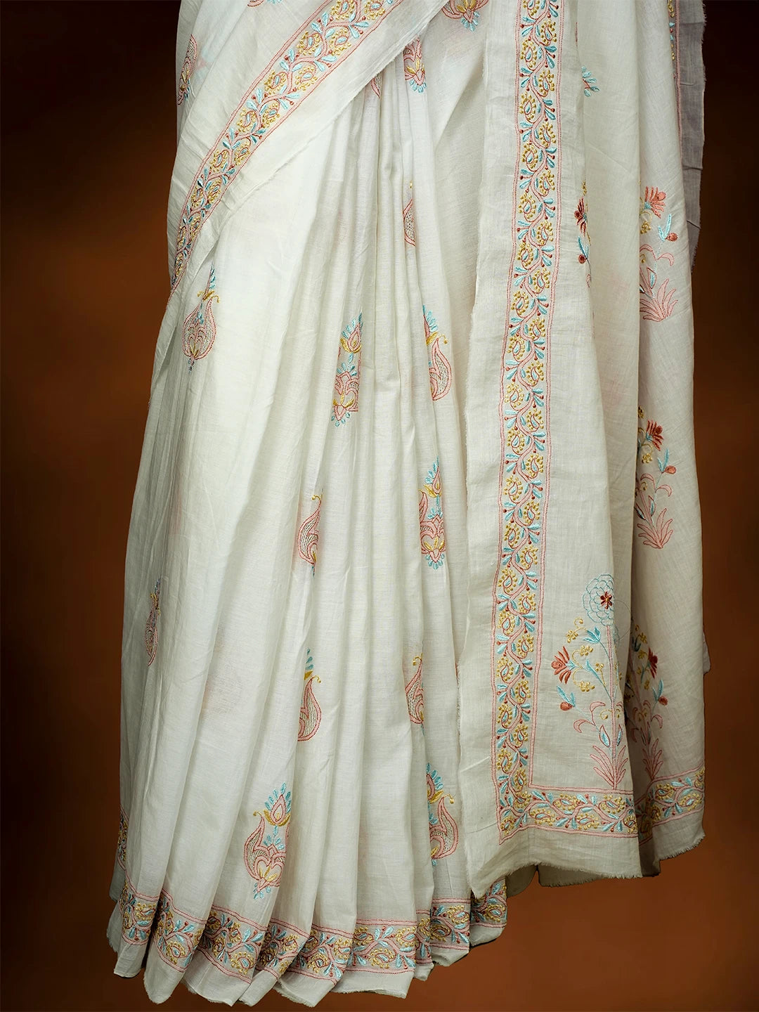 Ada Hand Embroidered White Cotton Lucknowi Chikankari Saree and Blouse 01A535060