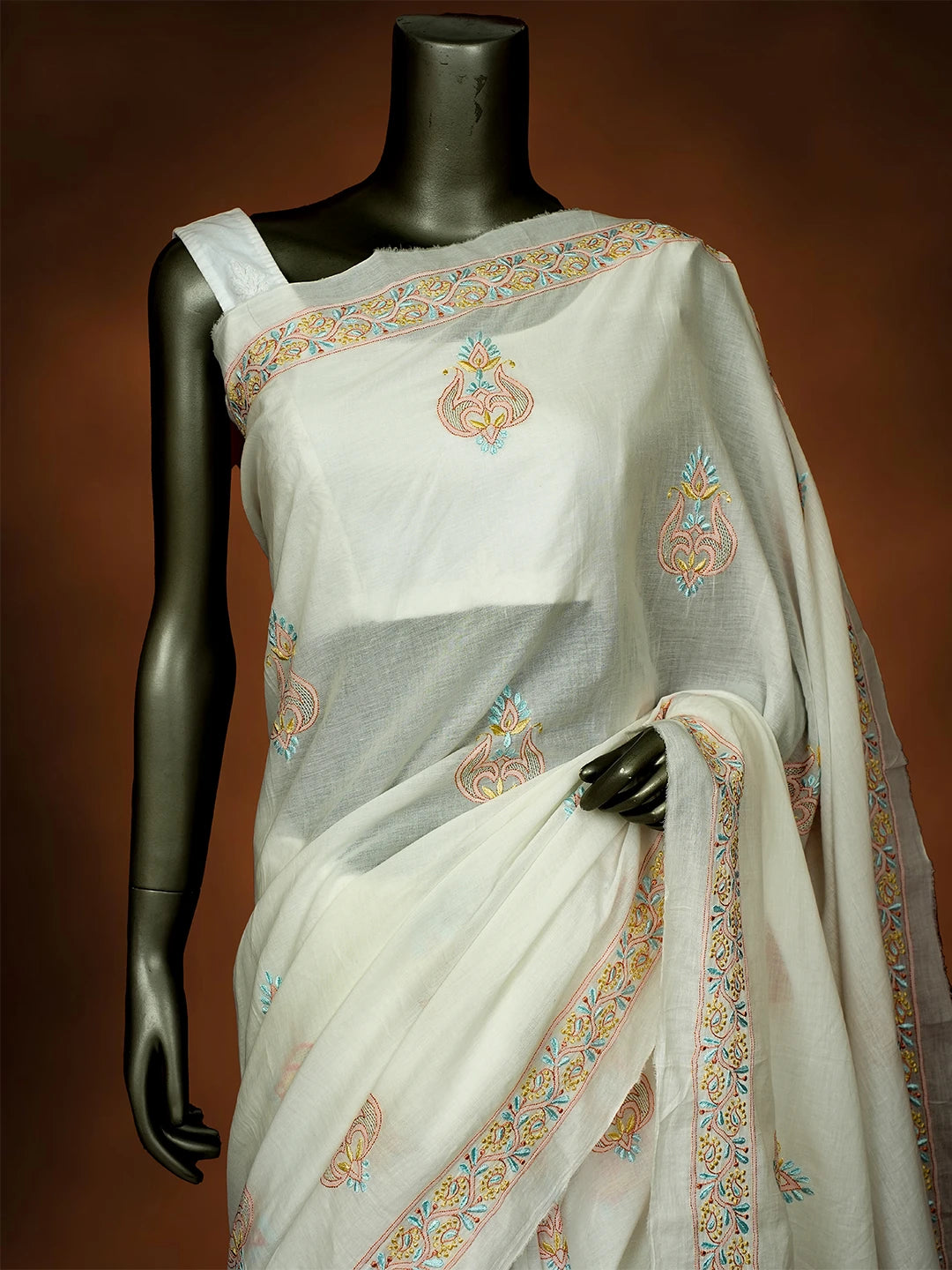 Ada Hand Embroidered White Cotton Lucknowi Chikankari Saree and Blouse 01A535060