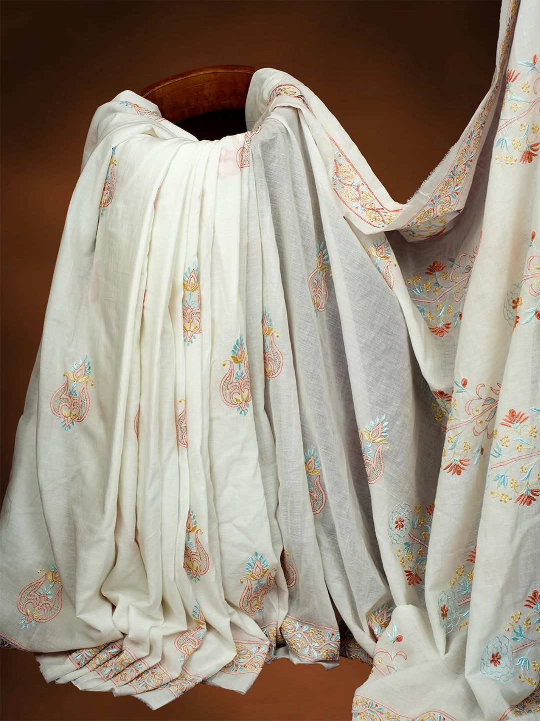 Ada Hand Embroidered White Cotton Lucknowi Chikankari Saree and Blouse 01A535060