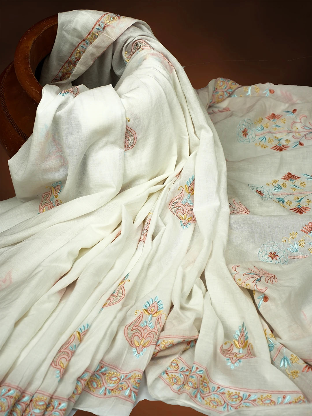 Ada Hand Embroidered White Cotton Lucknowi Chikankari Saree and Blouse 01A535060
