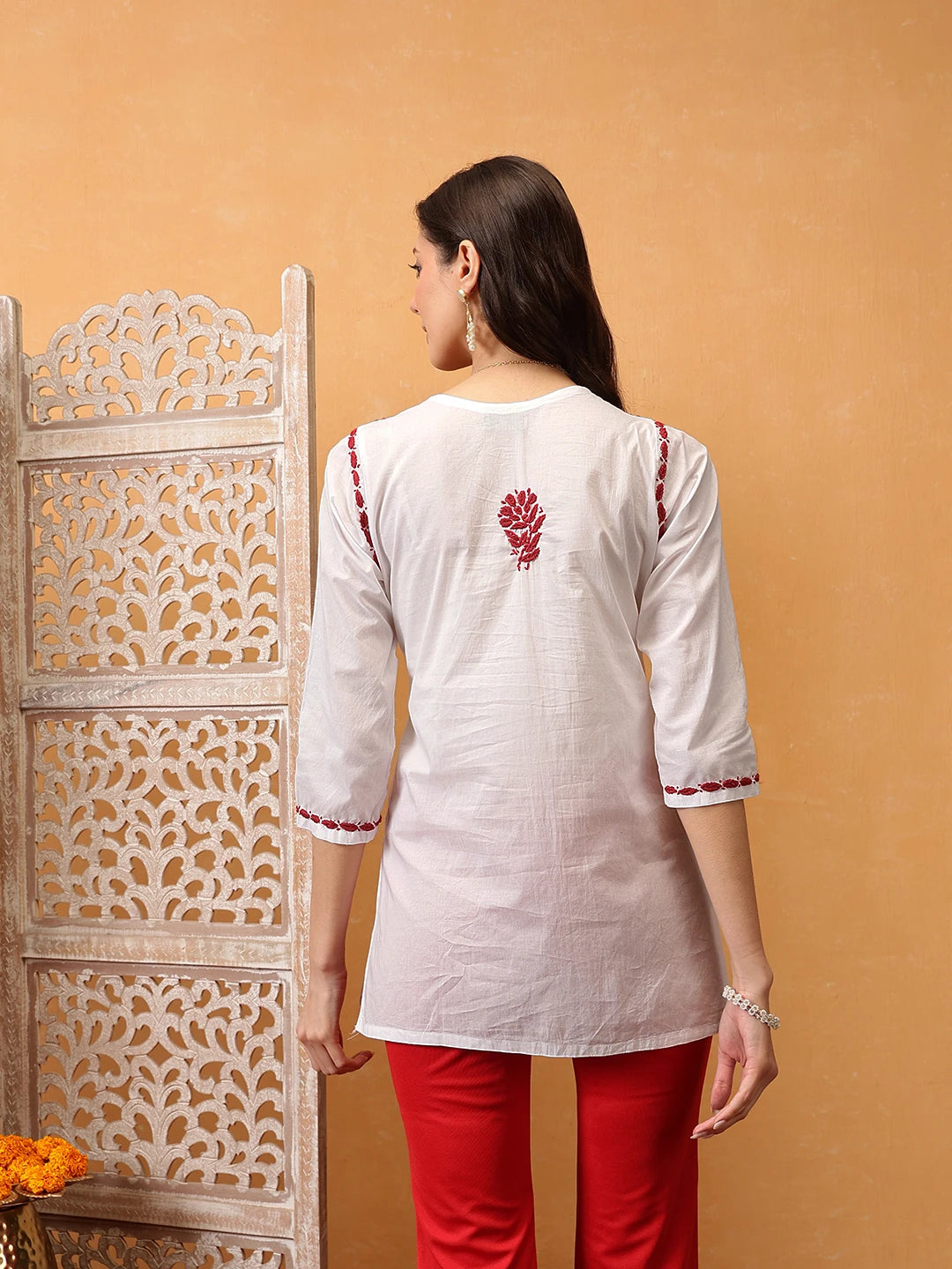Ada Hand Embroidered White Cotton Lucknowi Chikankari Short Kurti A911478