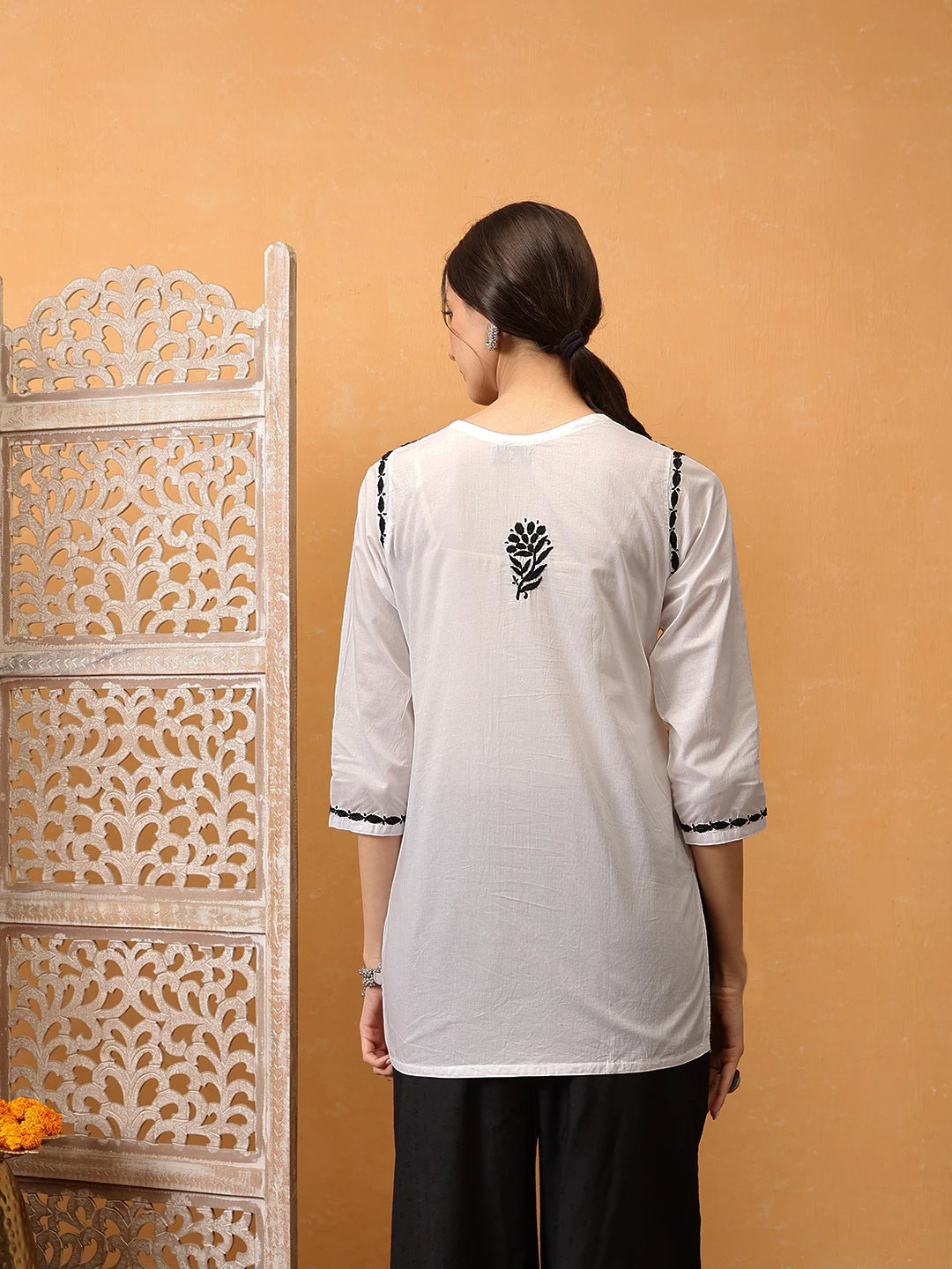 Ada Hand Embroidered White Cotton Lucknowi Chikankari Short Kurti A911479