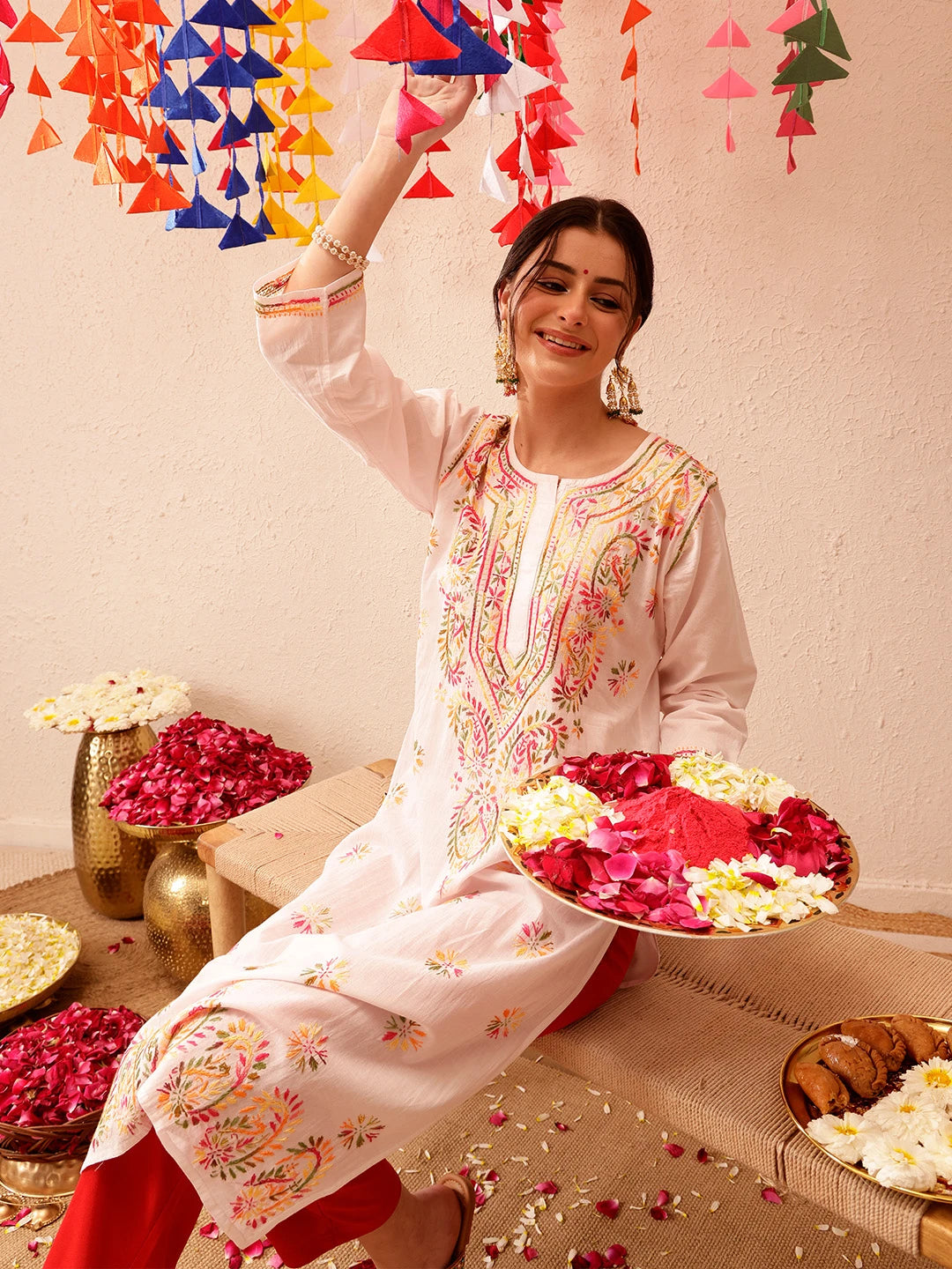Ada Hand Embroidered White Cotton Lucknowi Chikankari Straight Kurta A207576