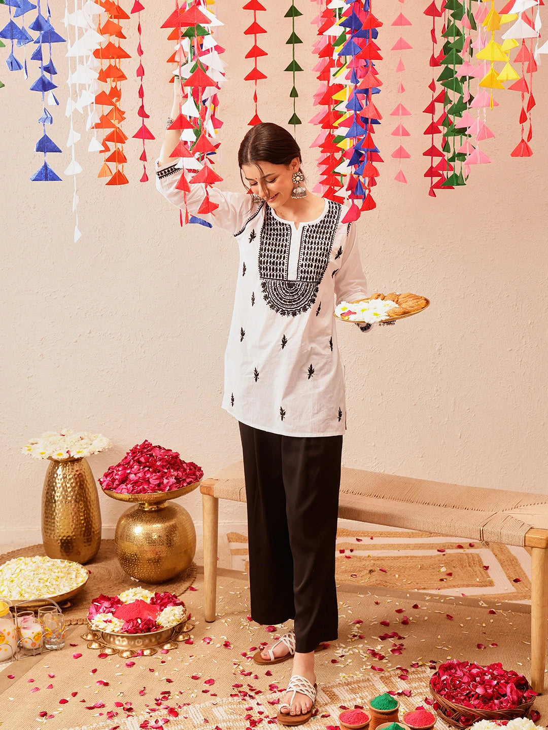 Ada Hand Embroidered White Cotton Lucknowi Chikankari Short Kurti A911111