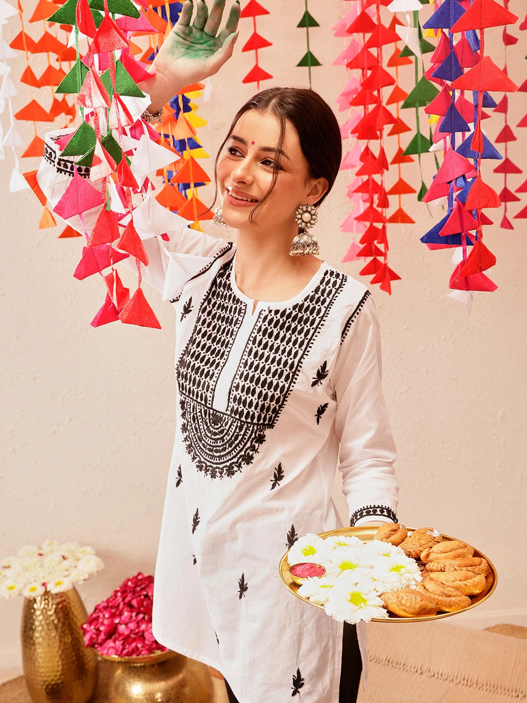 Ada Hand Embroidered White Cotton Lucknowi Chikankari Short Kurti A911111