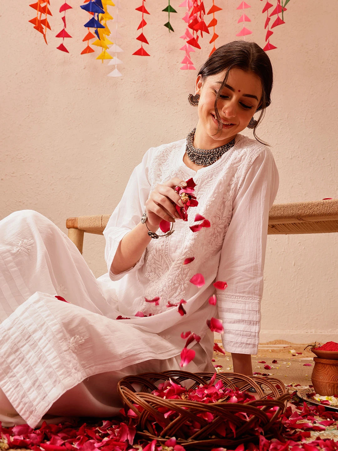 Ada Hand Embroidered White Cotton Lucknowi Chikankari Straight Kurta A149984