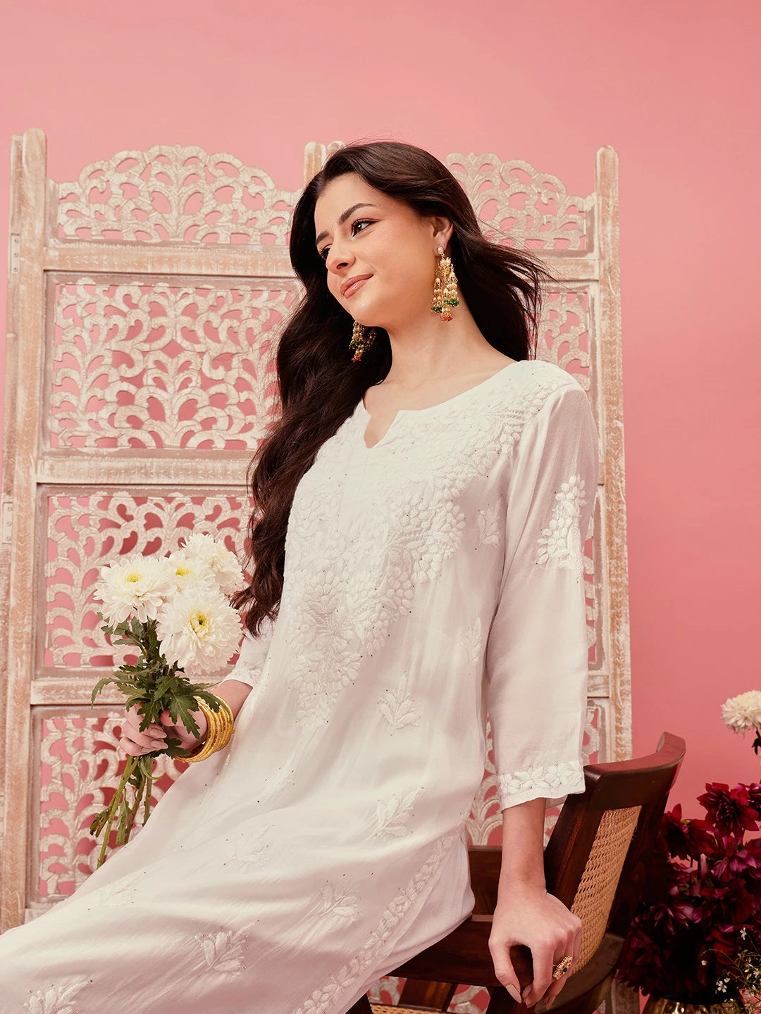 Ada Hand Embroidered White Muslin Lucknowi Chikankari Straight Kurta With Muqaish Work A411763