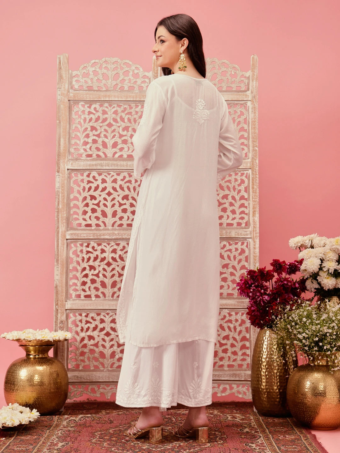 Ada Hand Embroidered White Muslin Lucknowi Chikankari Straight Kurta With Muqaish Work A411763