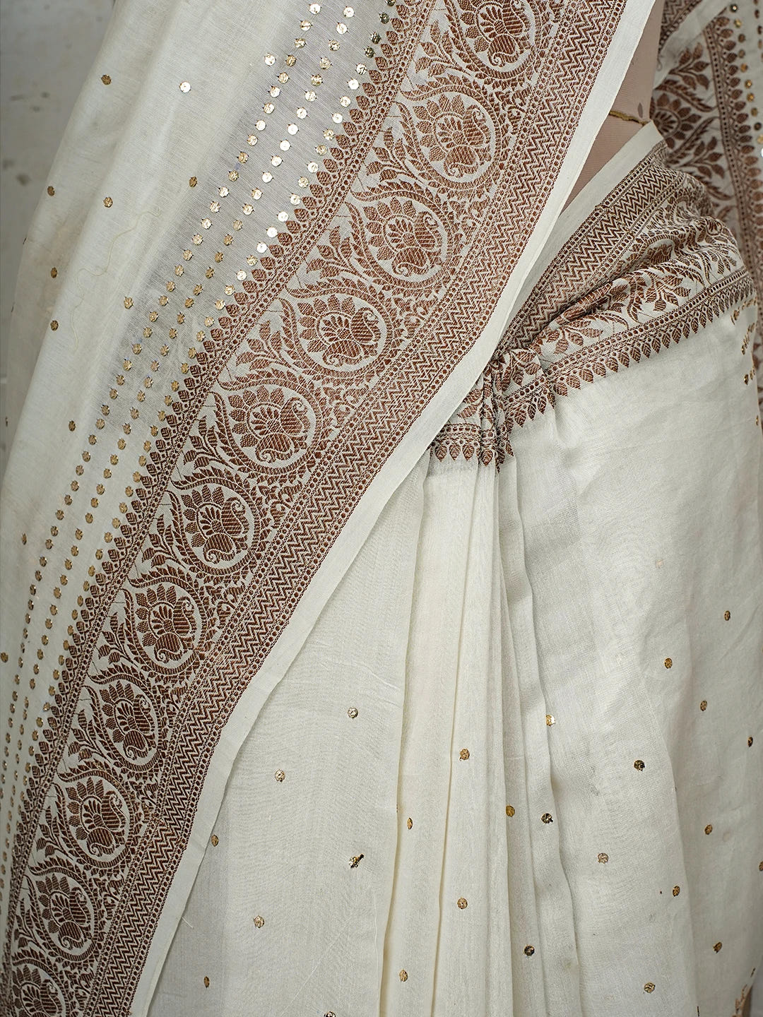 Ada Hand Embroidered White Chanderi Lucknowi Chikankari Saree and Blouse With Mukaish Work 01A589143