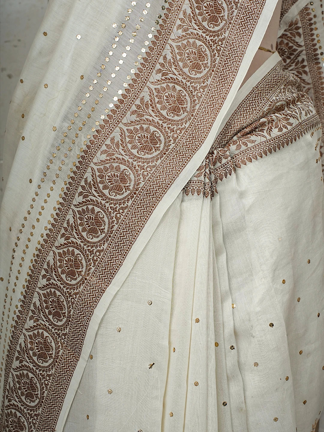 Ada Hand Embroidered White Chanderi Lucknowi Chikankari Saree and Blouse With Mukaish Work 01A589143