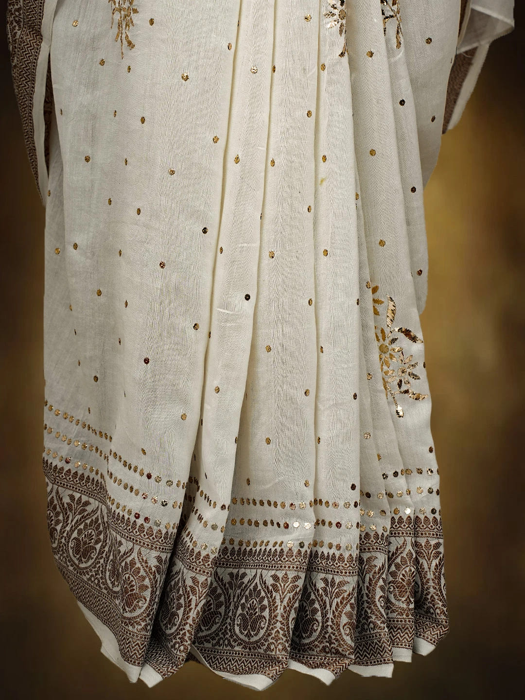 Ada Hand Embroidered White Chanderi Lucknowi Chikankari Saree and Blouse With Mukaish Work 01A589143