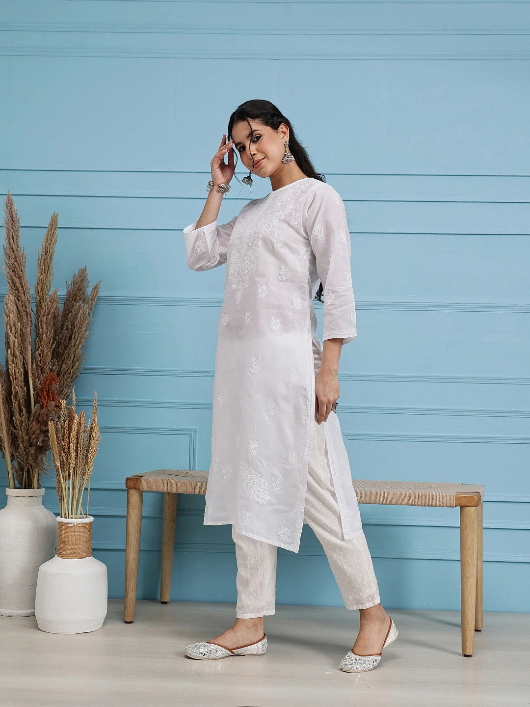 Ada Hand Embroidered White Cotton Lucknowi Chikankari Straight Kurta A100292