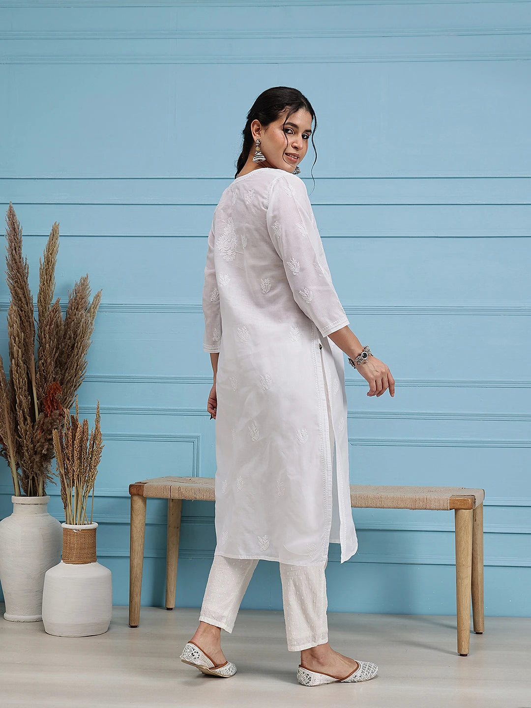 Ada Hand Embroidered White Cotton Lucknowi Chikankari Straight Kurta A100292
