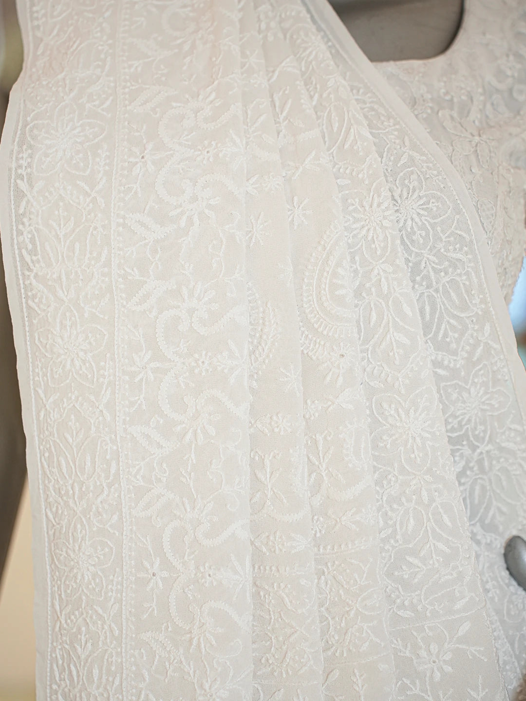 Ada Hand Embroidered White Pure Georgette Lucknowi Chikankari Saree and Blouse 01A685387