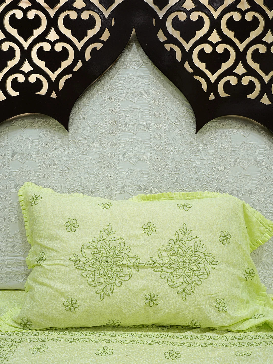 Ada Hand Embroidered Green Cotton Lucknowi Chikankari Bed Sheet With Pillow Cover Set 01A610513