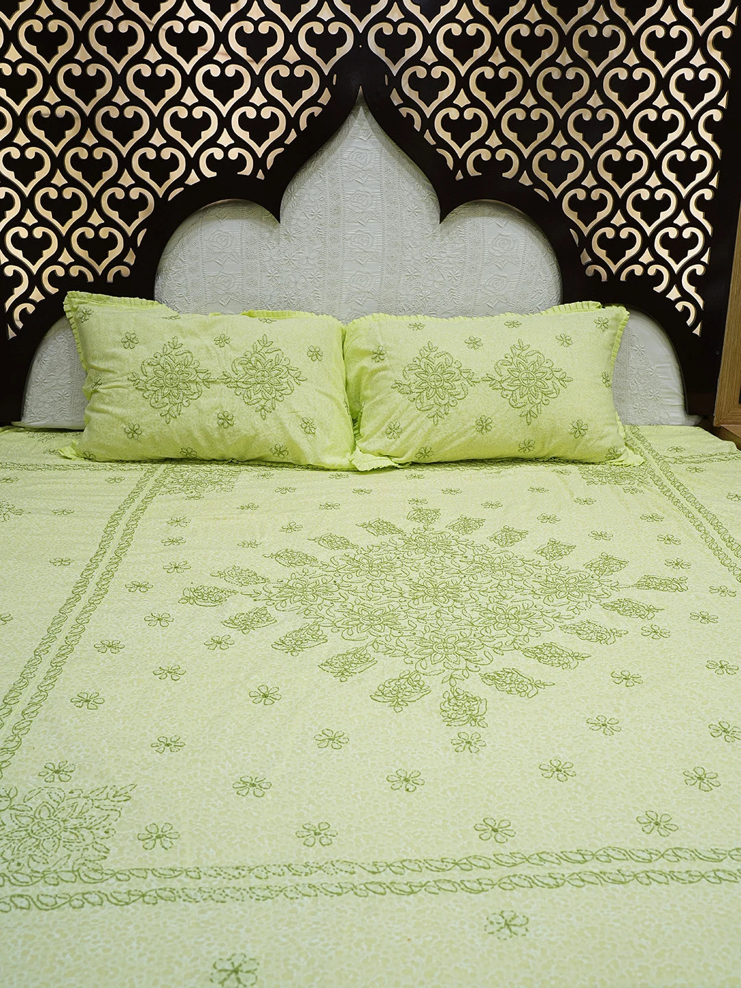 Ada Hand Embroidered Green Cotton Lucknowi Chikankari Bed Sheet With Pillow Cover Set 01A610513