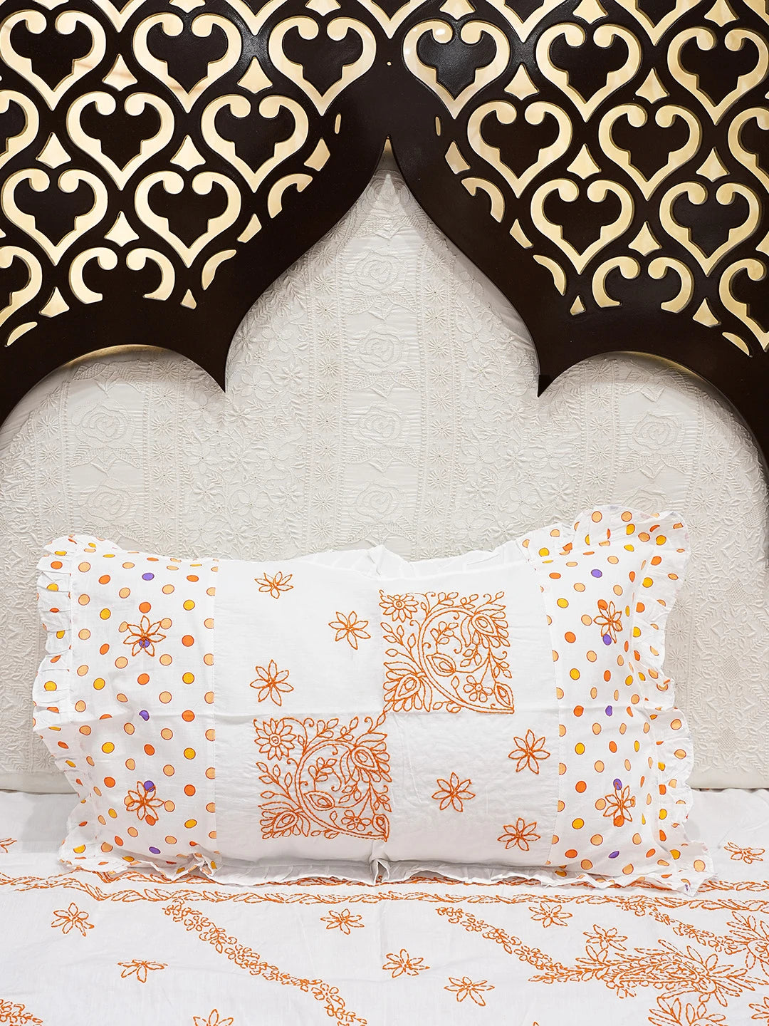 Ada Hand Embroidered White Cotton Lucknowi Chikankari Bed Sheet With Pillow Cover Set 01A663402