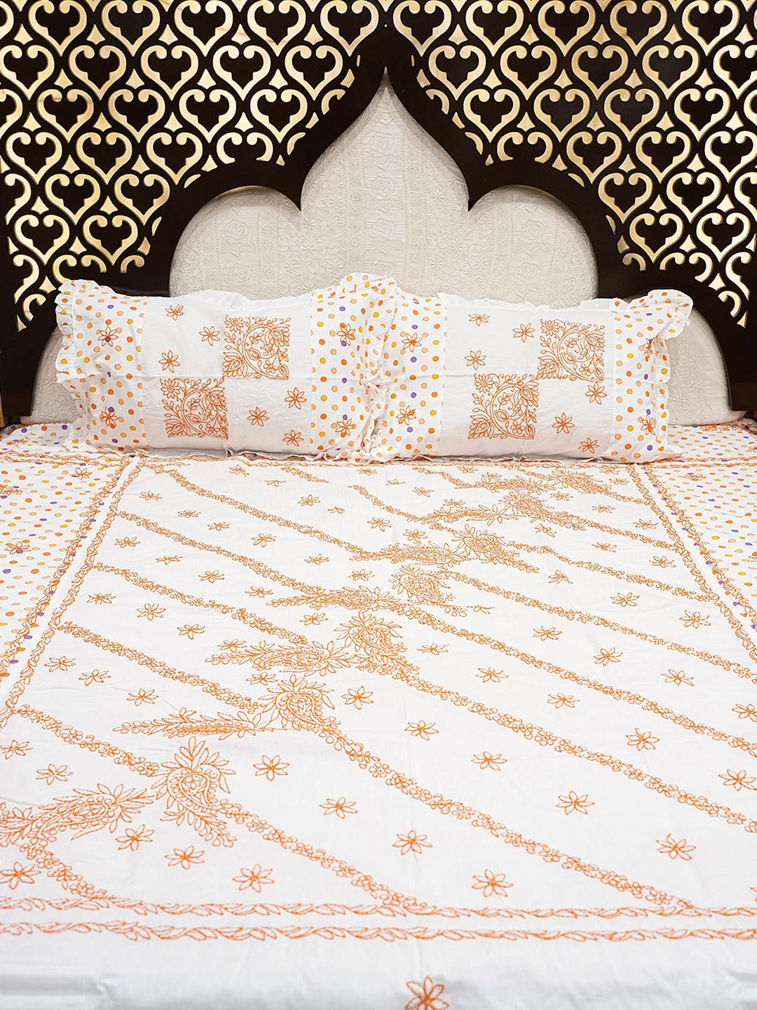 Ada Hand Embroidered White Cotton Lucknowi Chikankari Bed Sheet With Pillow Cover Set 01A663402