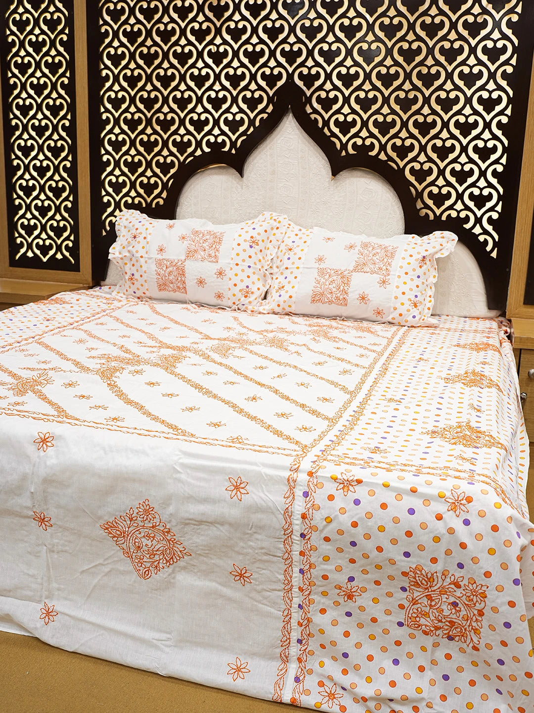Ada Hand Embroidered White Cotton Lucknowi Chikankari Bed Sheet With Pillow Cover Set 01A663402