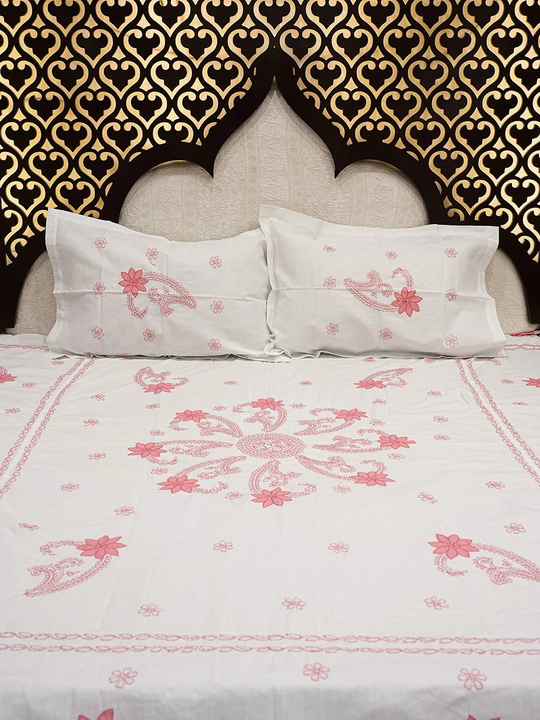 Ada Hand Embroidered White Cotton Lucknowi Chikankari Bed Sheet With Pillow Cover Set 01A751478