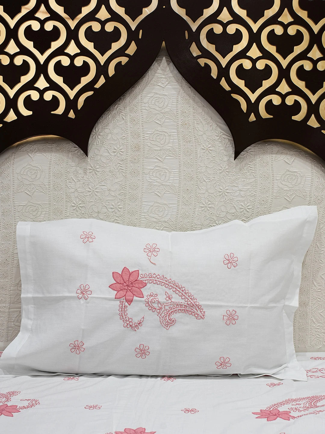 Ada Hand Embroidered White Cotton Lucknowi Chikankari Bed Sheet With Pillow Cover Set 01A751478