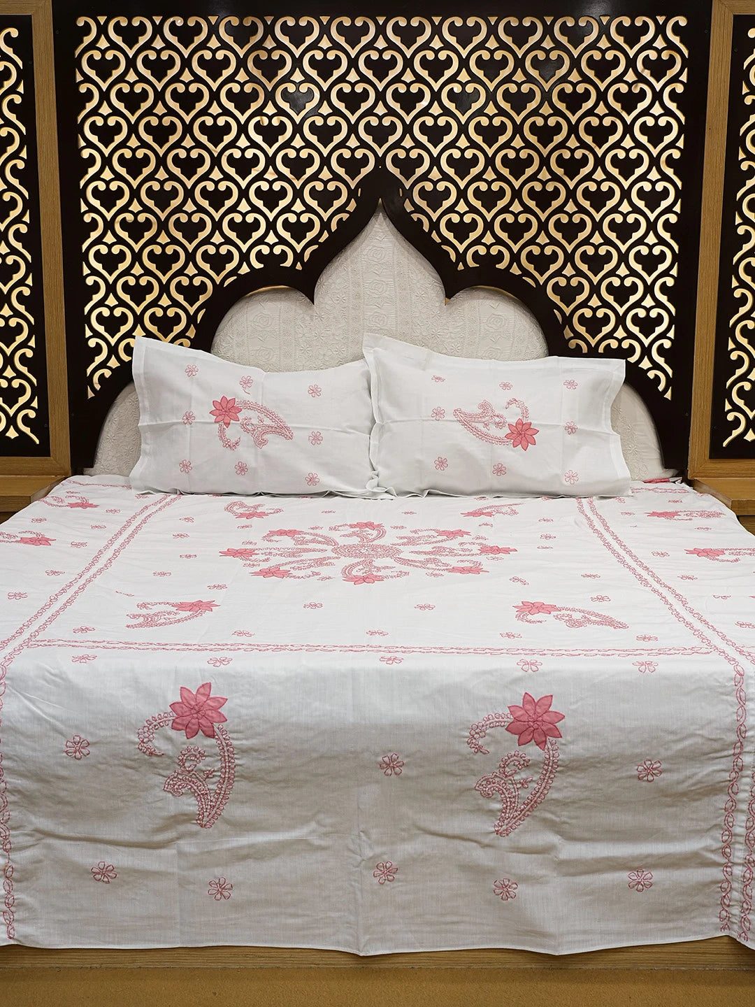 Ada Hand Embroidered White Cotton Lucknowi Chikankari Bed Sheet With Pillow Cover Set 01A751478