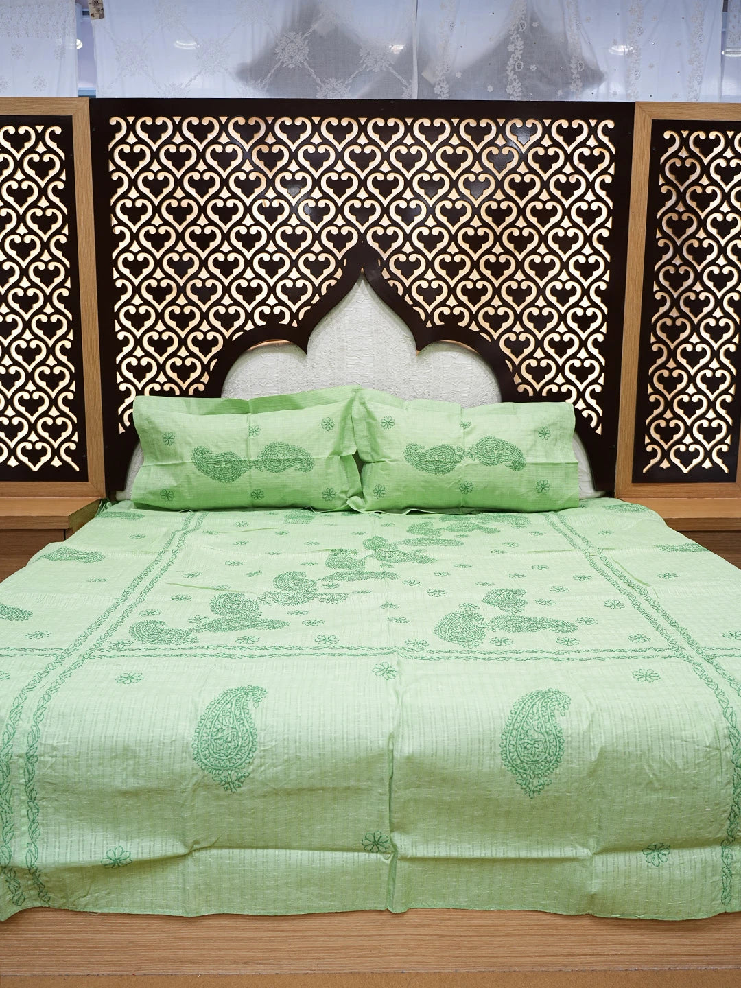 Ada Hand Embroidered Green Cotton Lucknowi Chikankari Bed Sheet With Pillow Cover Set 01A800419